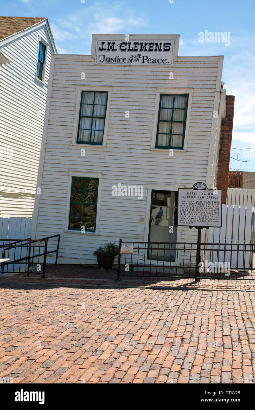 Hannibal, Missouri : Le bureau du droit de J.M. Clemens, le père de Samuel Clemens (Mark Twain), s'incline maintenant sérieusement à sa gauche. Banque D'Images