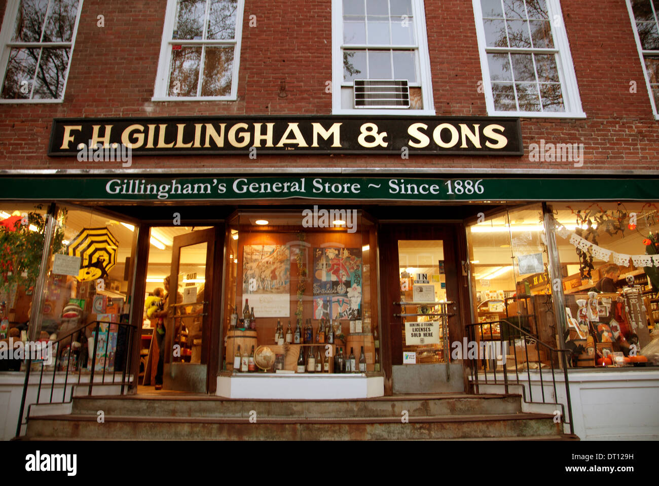 La façade de la célèbre Woodstock general store, Gillingham & Sons. En affaires depuis 1886. Banque D'Images