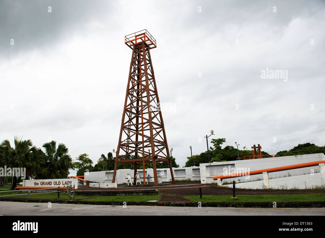'Le Grand Old Lady' est le premier puits de pétrole de Miri. aujourd'hui, c'est un monument d'un musée sur l'histoire de l'huile et l'huile au Sarawak. Banque D'Images