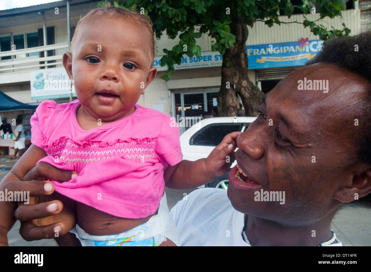 Îles Salomon le père et l'enfant à Honiara Photo Stock - Alamy