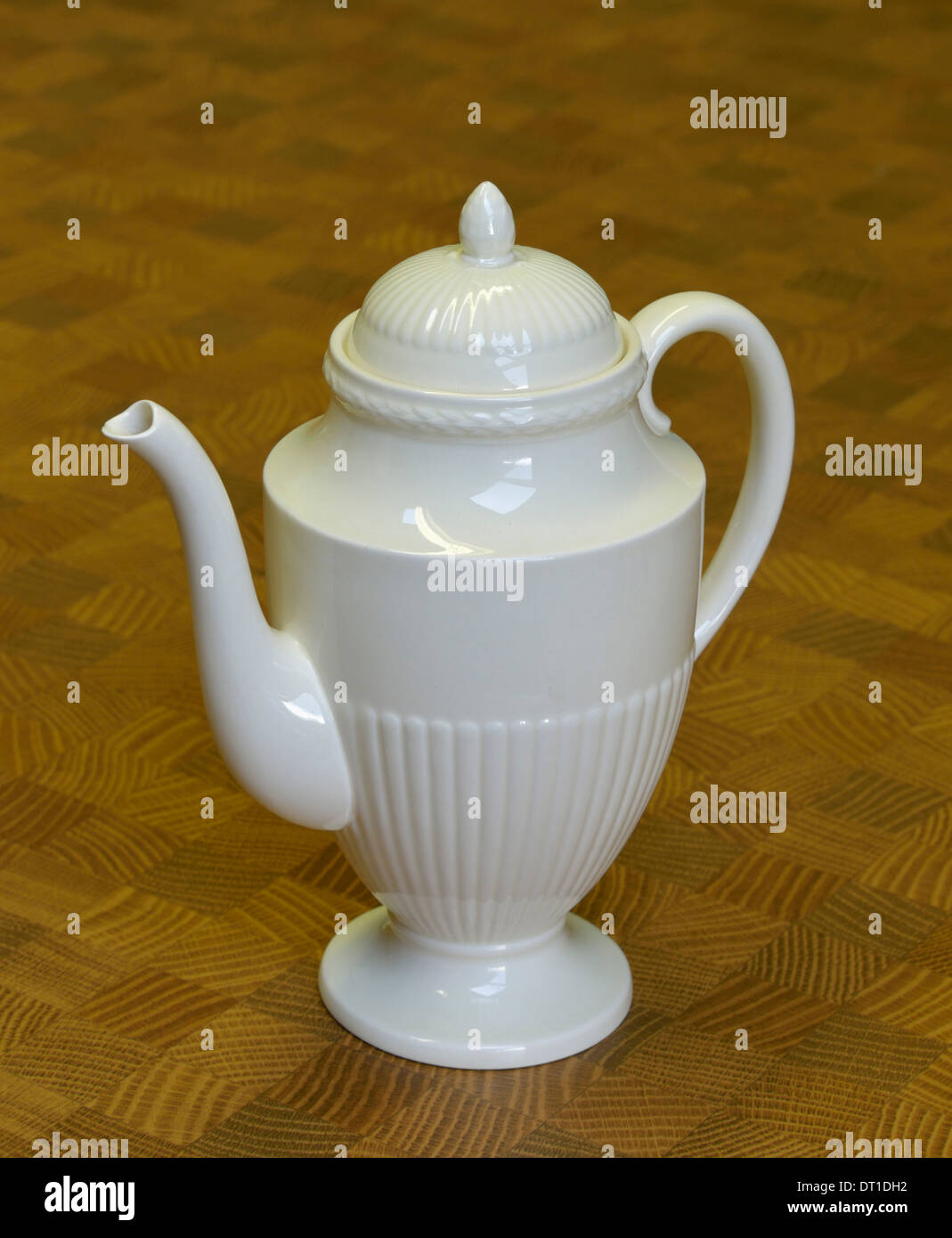 Edme Creamware coffee pot en Wedgwood et de l'Etrurie, Barlaston Stoke-on-Trent, Staffordshire, Angleterre, Royaume-Uni, Europe. Banque D'Images