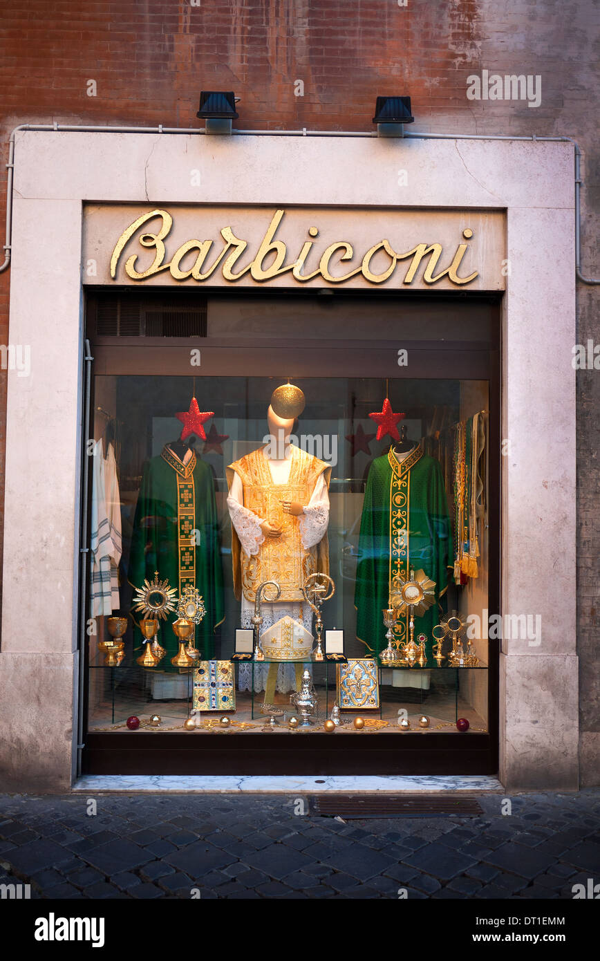 Barbiconi, le magasin de vêtements ecclésiastiques sur la via S. Caterina  da Siena à Rome, Italie Photo Stock - Alamy