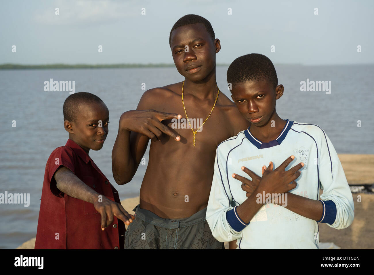 Les garçons, village, la Gambie Tendaba Banque D'Images