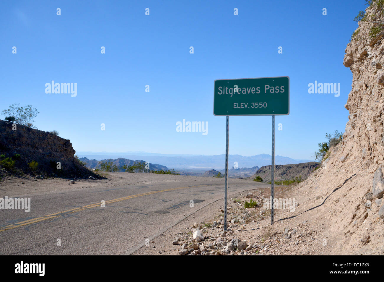 La Sitgreaves Pass, signe d'altitude élevée dans les montagnes près de Las Vegas, le long de la vieille route 66 en Arizona Banque D'Images