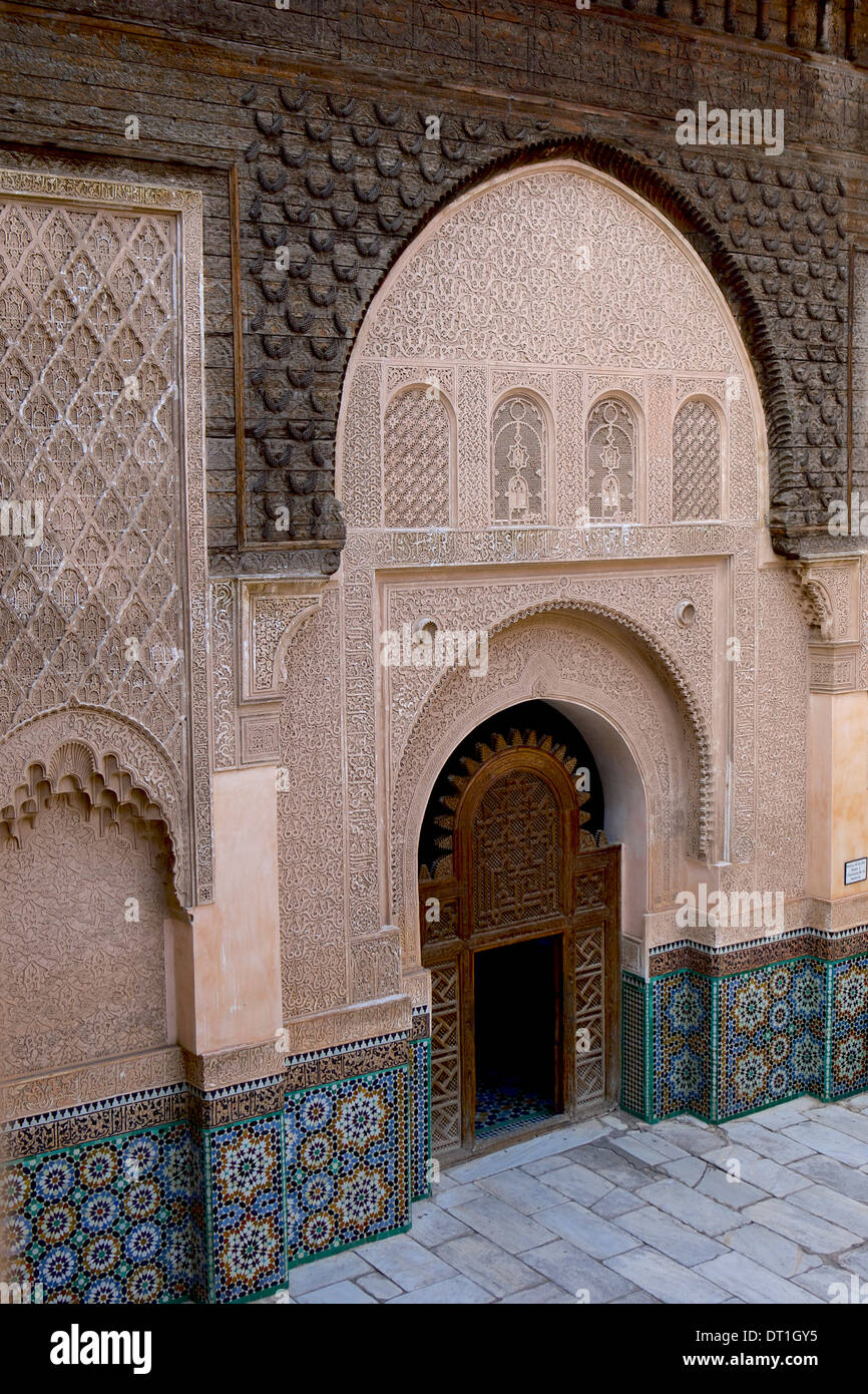 La conception islamique complexes à la médersa Ben Youssef, UNESCO World Heritage Site, Marrakech, Maroc, Afrique du Nord, Afrique Banque D'Images