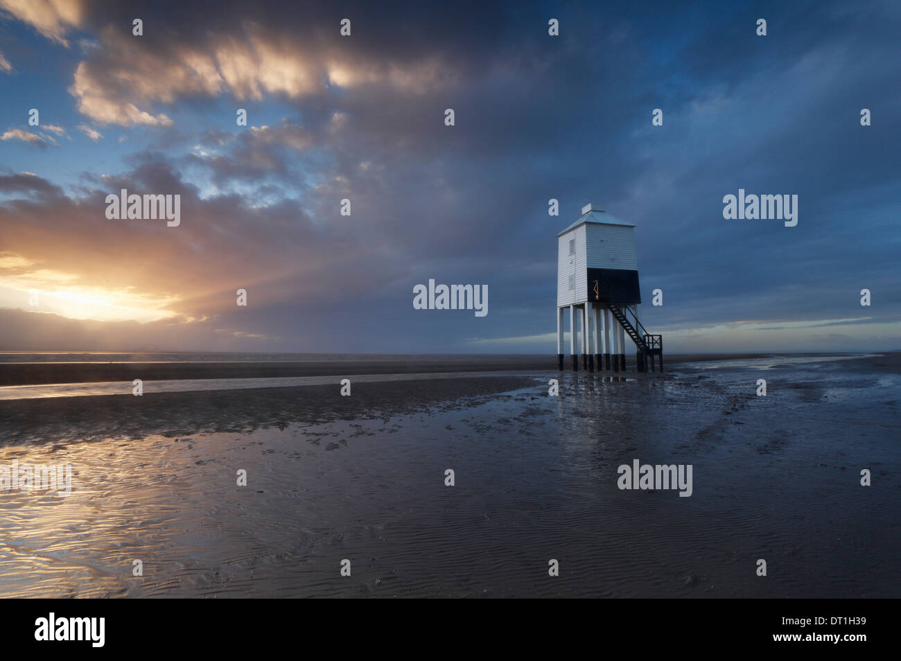 Le phare au coucher du soleil. Burnham on Sea. Le Somerset. L'Angleterre. UK. Banque D'Images