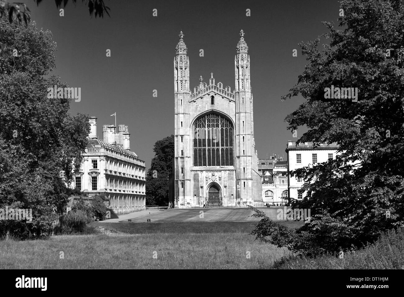 Vue d'été de la Dos pâturages aux Kings College Chapel, ville universitaire de Cambridge, Cambridgeshire, Angleterre, RU Banque D'Images