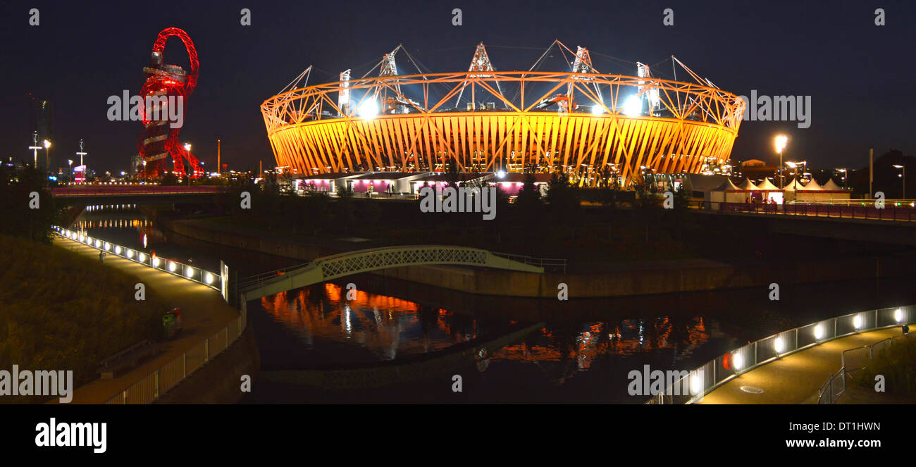 Paysage et ciel de nuit Jeux olympiques 2012 projecteur sport Événements projecteur de stade ArcelorMittal Orbit Tower Stratford Newham East London ROYAUME-UNI Banque D'Images