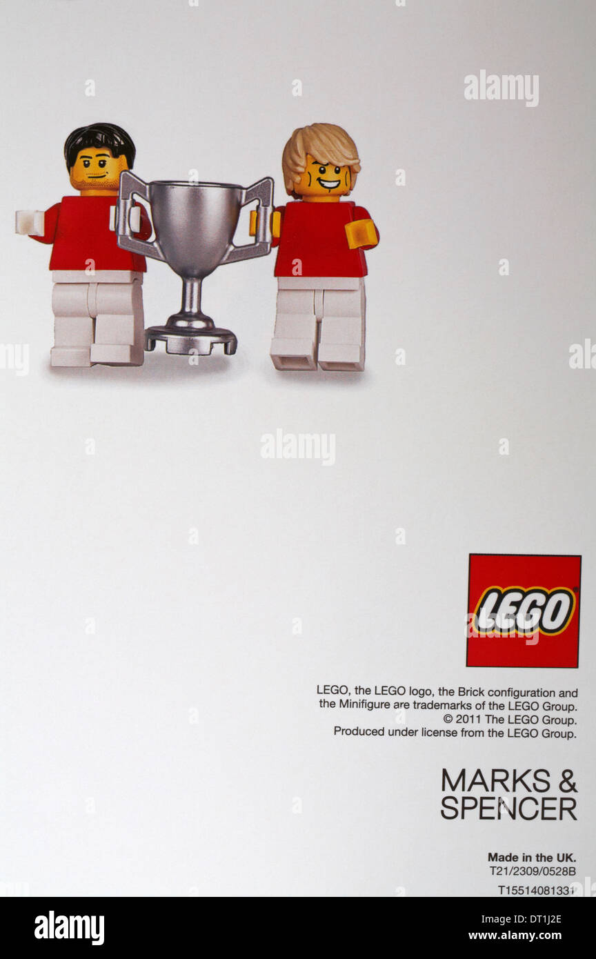 Retour de Marks & Spencer carte anniversaire Lego Banque D'Images