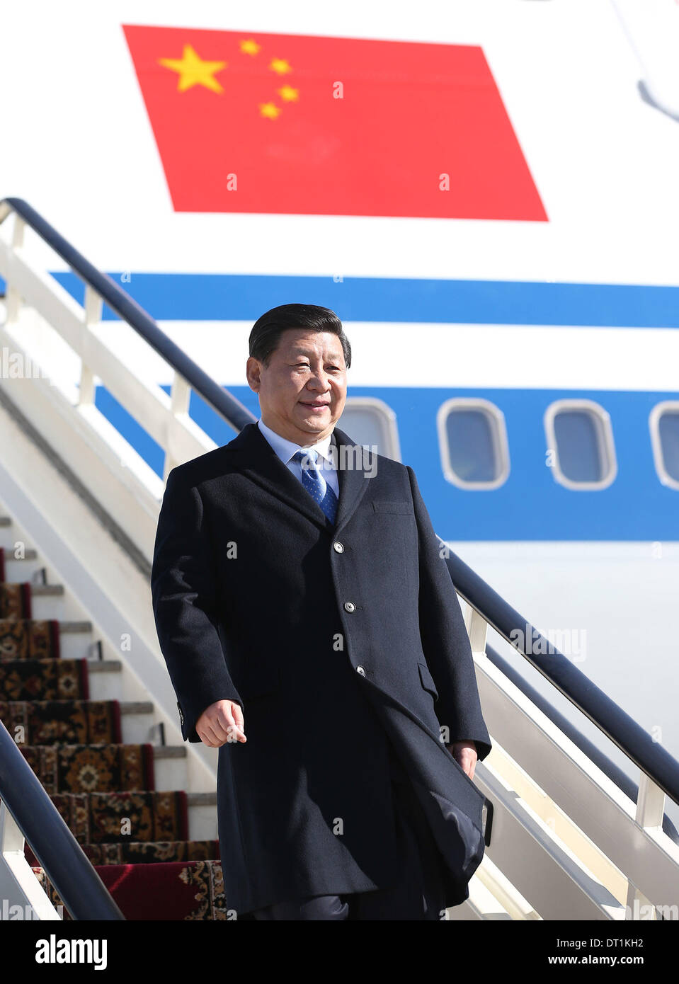 Sochi, Russie. Feb 6, 2014. Le président chinois Xi Jinping arrive à Sotchi, Russie, le 6 février 2014. Xi prendra part à la cérémonie d'ouverture de la 22e Jeux Olympiques d'ici, à l'invitation du Président russe Vladimir Poutine. Ce sera la première participation d'un chef d'État chinois à la cérémonie d'ouverture d'un grand événement sportif à l'étranger. Credit : Lan Hongguang/Xinhua/Alamy Live News Banque D'Images