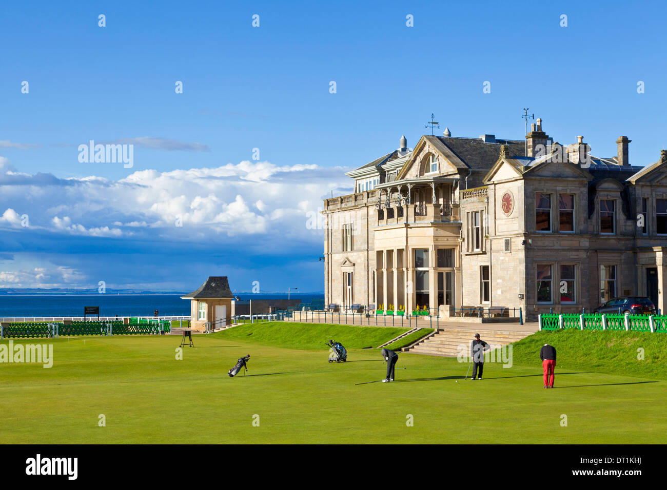 Golf et club house, le Royal and Ancient Golf Club of St Andrews, St Andrews, Fife, Scotland, Royaume-Uni, Europe Banque D'Images