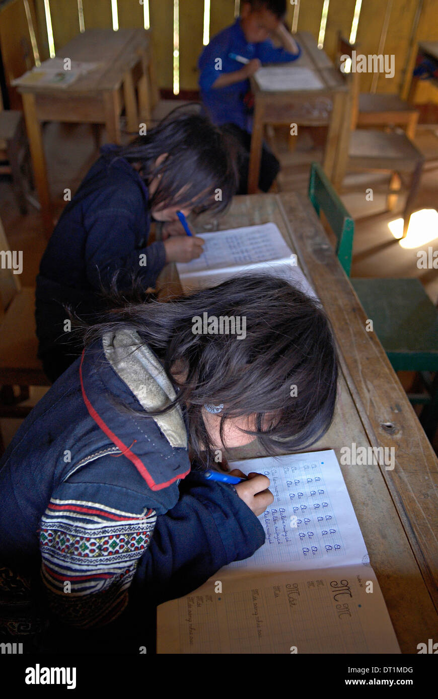 Groupe ethnique hmong noir enfants à l'école, SAPA, Vietnam, Indochine, Asie du Sud-Est, l'Asie Banque D'Images