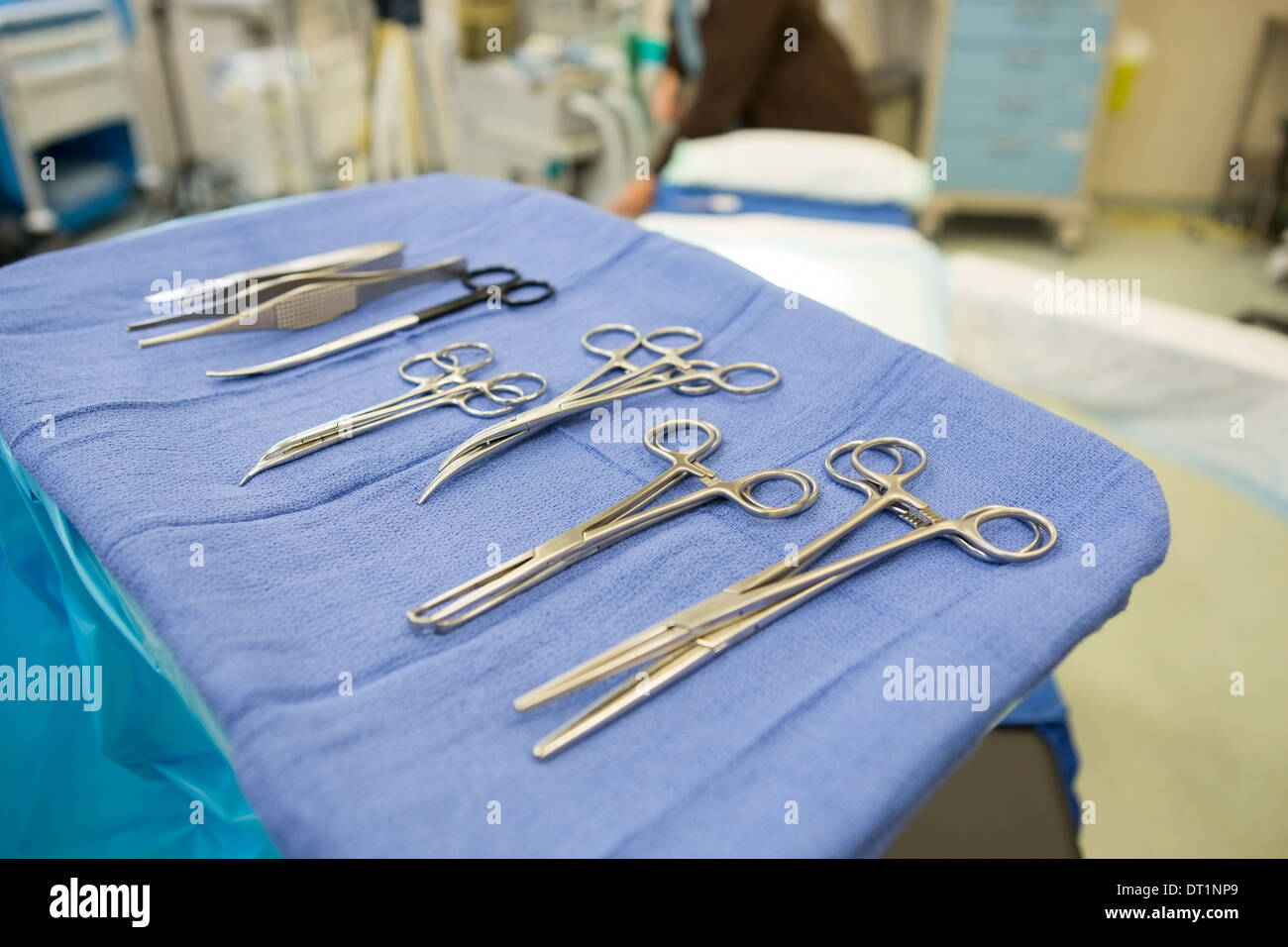 Outils chirurgicaux en salle d'opération Banque D'Images