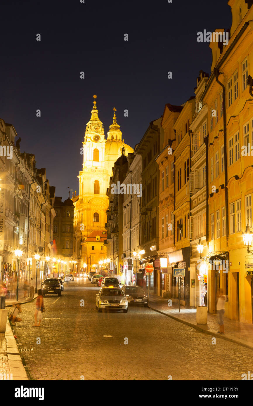 Scène de rue la nuit, Prague, République Tchèque, Europe Banque D'Images