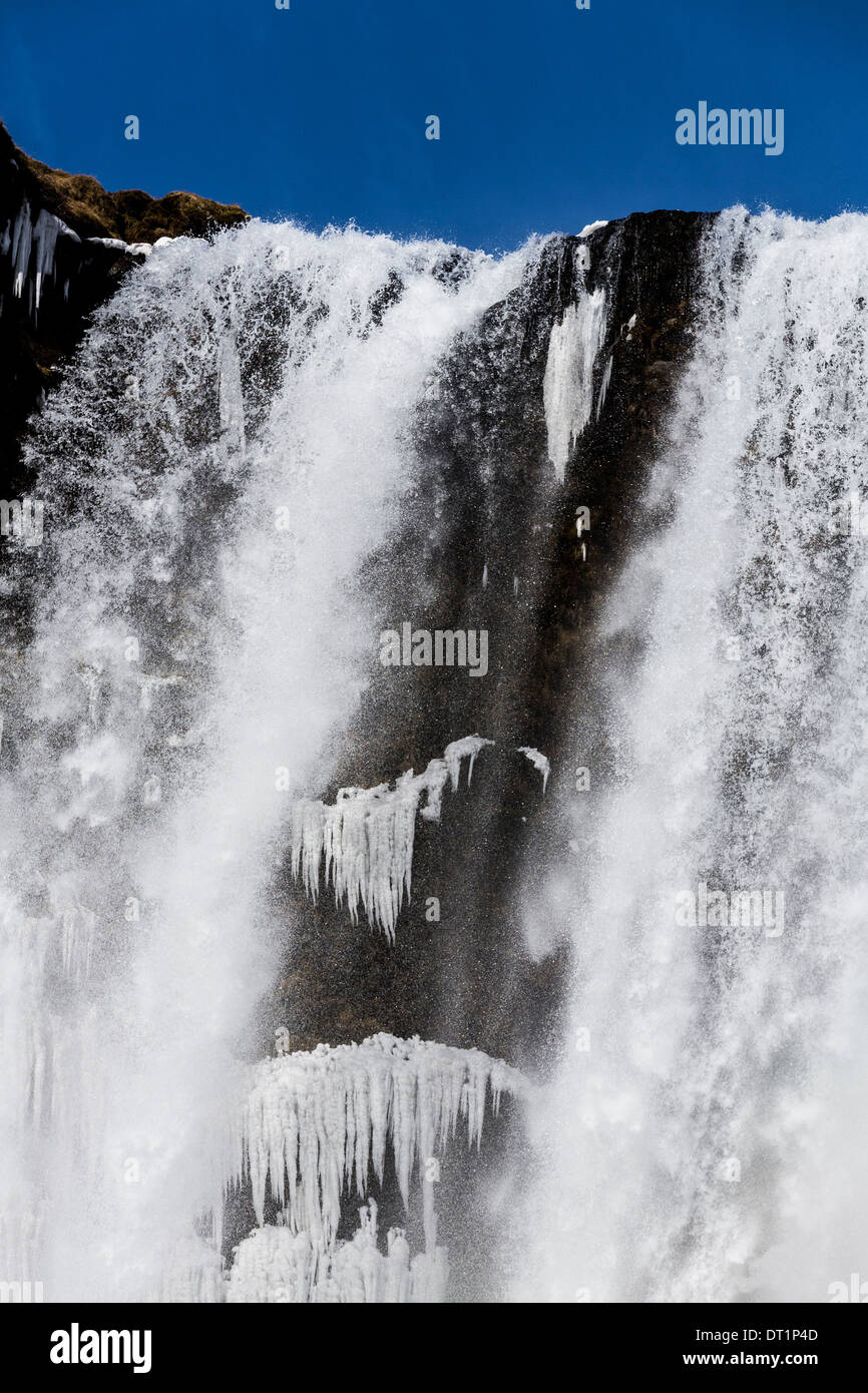 Cascade de Skogafoss dans l'hiver, l'Islande Banque D'Images