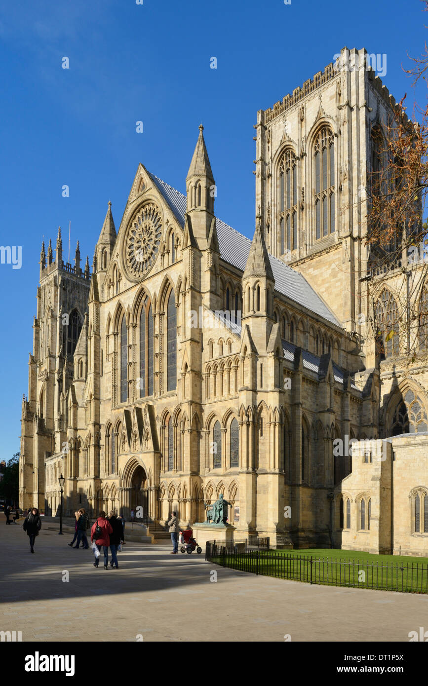 Au sud de la Piazza, transept sud de la cathédrale de York, Cathédrale gothique, York, Yorkshire, Angleterre, Royaume-Uni, Europe Banque D'Images