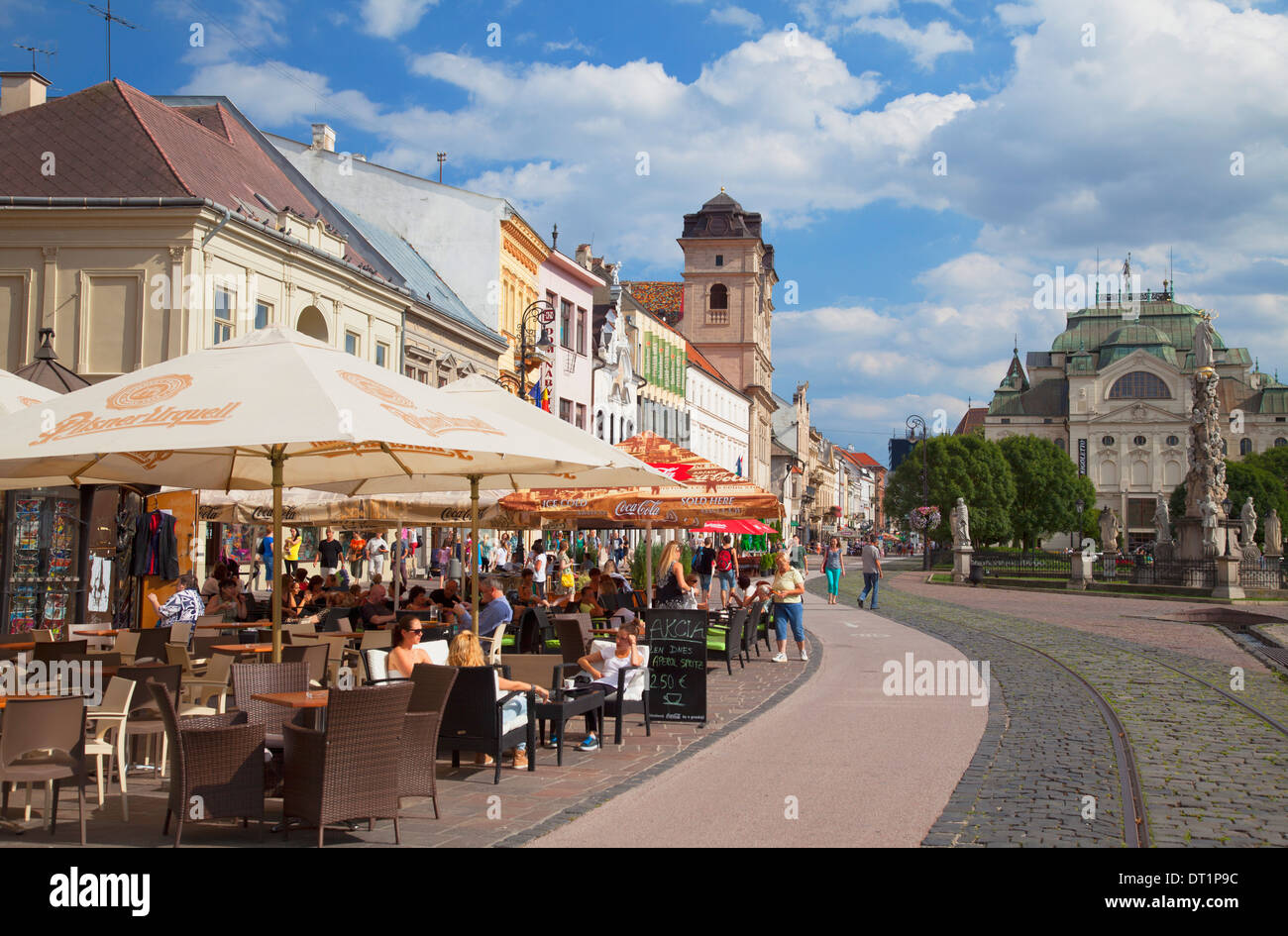 Les cafés en plein air à Hlavne Nam (place principale), Kosice, Kosice, Slovaquie, Région Europe Banque D'Images