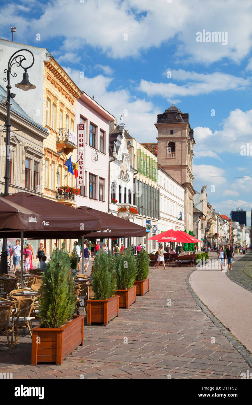Les cafés en plein air à Hlavne Nam (place principale), Kosice, Kosice, Slovaquie, Région Europe Banque D'Images