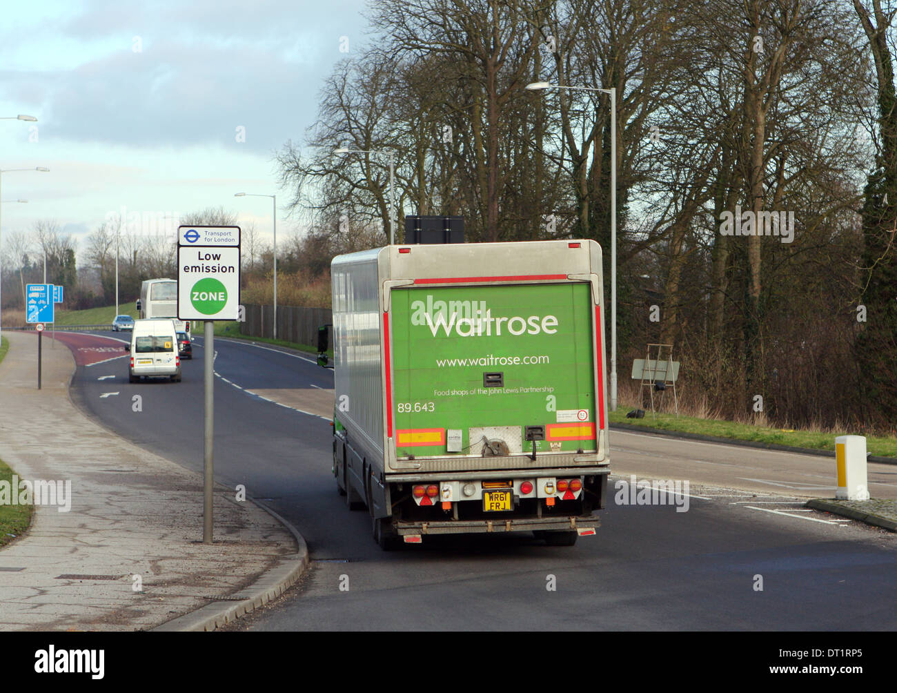 Un chariot qui se déplace le long d'une route dans la région de Purley, Surrey, Angleterre. Banque D'Images