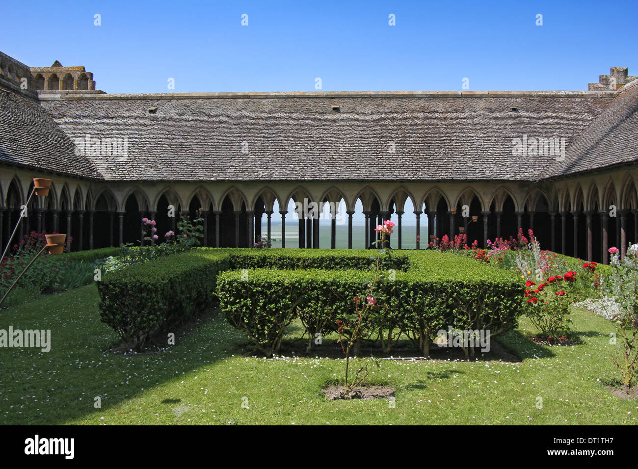 Le monastère cloître de l'abbaye du Mont Saint Michel. Normandie, France Banque D'Images