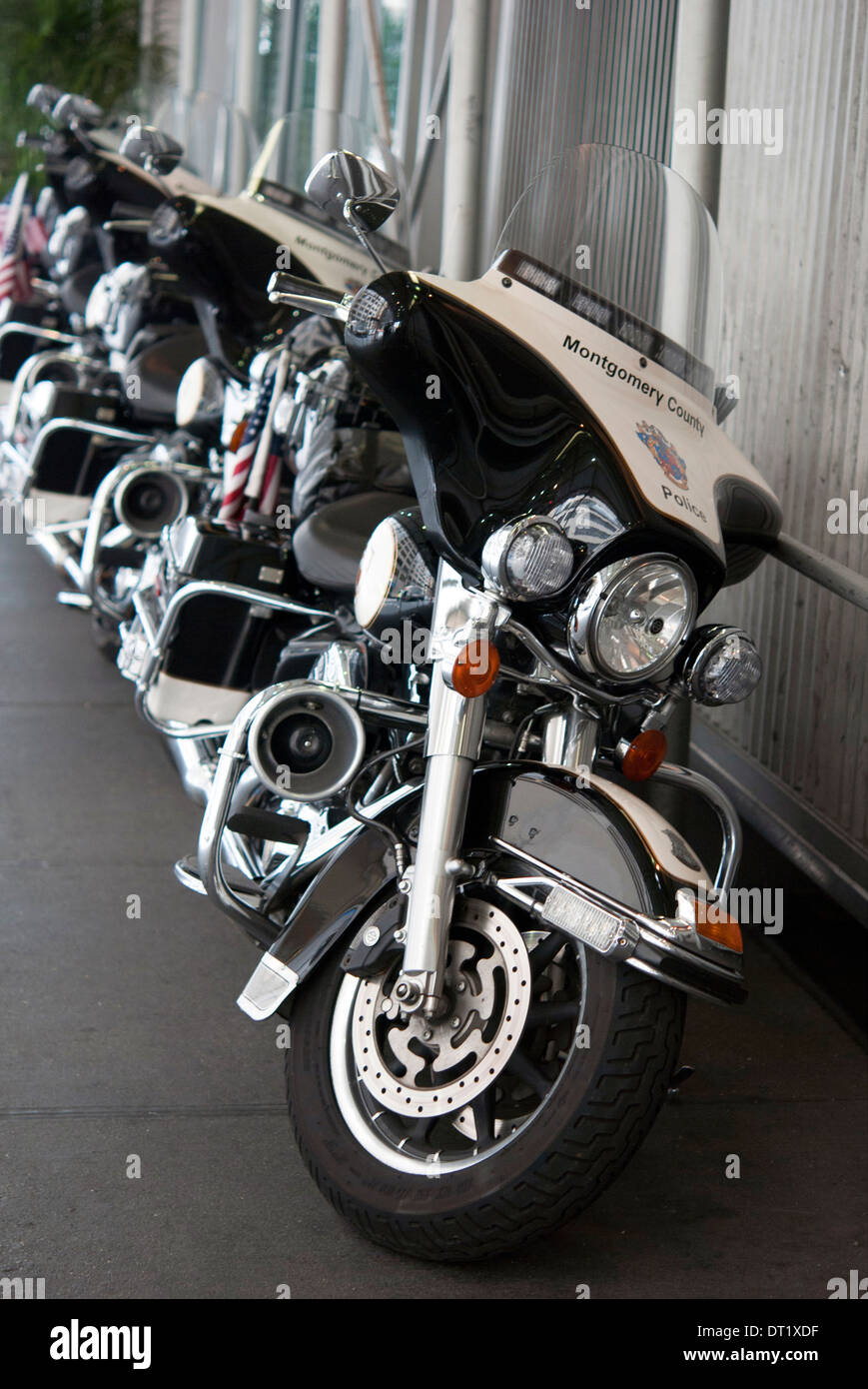 Escorte de police motos garées dans une rue de New York Banque D'Images