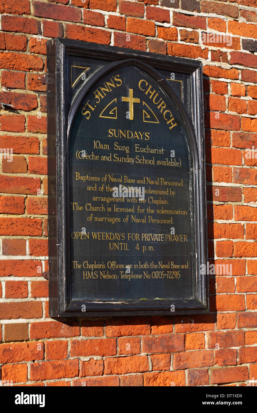Église St Johns signe sur mur à Portsmouth Banque D'Images