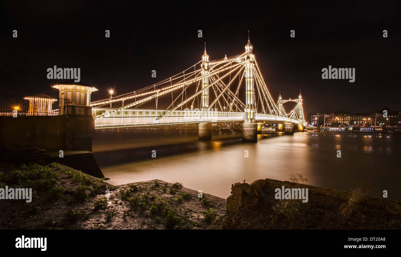 Albert Bridge sur la Tamise de nuit. Londres. Banque D'Images