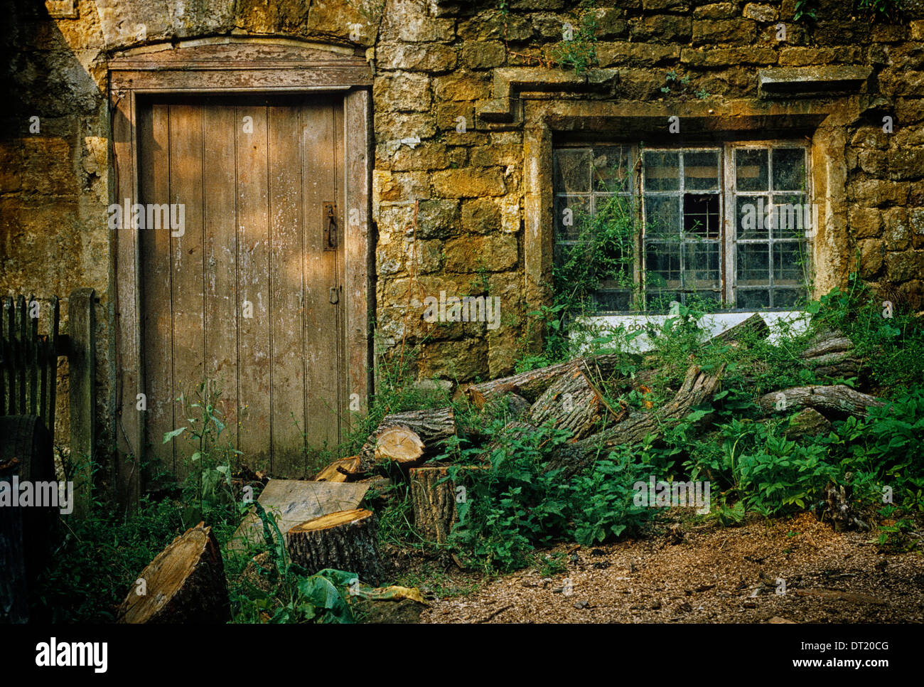 Pour une grande partie du xxe siècle la belle société Oxfordshire village de Great Tew était autorisée à tomber en ruine Banque D'Images