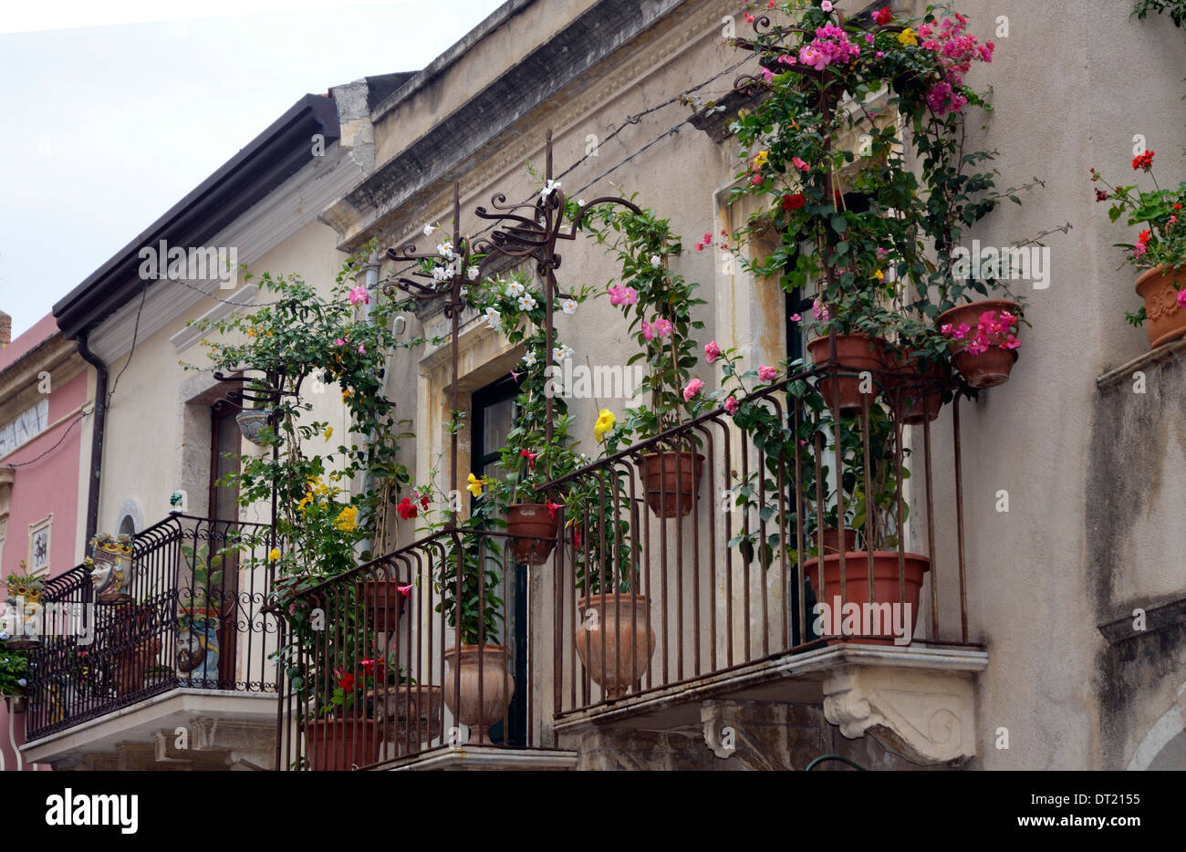 Chambre, Balcon, fleurs, Taormina, Sicile, Italie, Europe. Banque D'Images