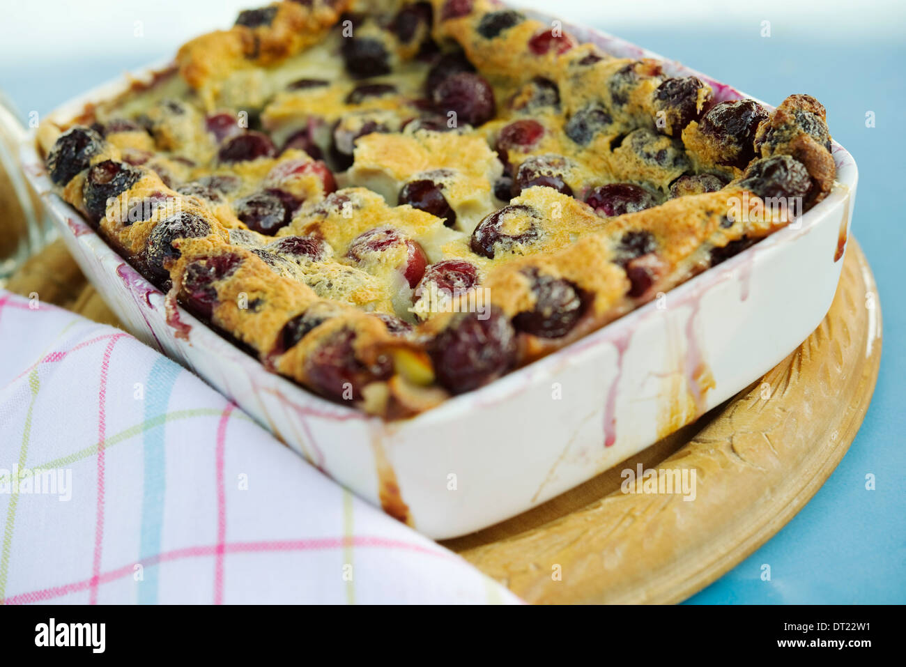Clafoutis aux cerises simple Banque D'Images