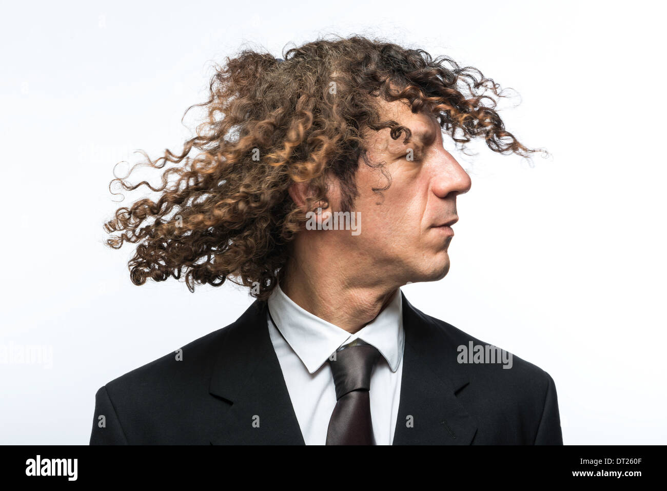 Homme aux cheveux frisés cheveux avec tête mobile dans l'air Banque D'Images