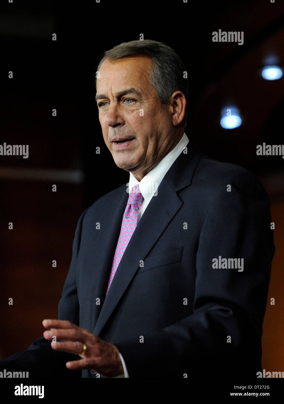 Washington DC, USA. Feb 6, 2014. Le Président de la Chambre des représentants John Boehner (R-OH) prend la parole lors d'une conférence de presse sur la colline du Capitole à Washington DC, capitale des États-Unis, le 6 février 2014. Boehner a dit jeudi qu'il sera difficile d'adopter la loi sur l'immigration cette année. Credit : Zhang Jun/Xinhua/Alamy Live News Banque D'Images