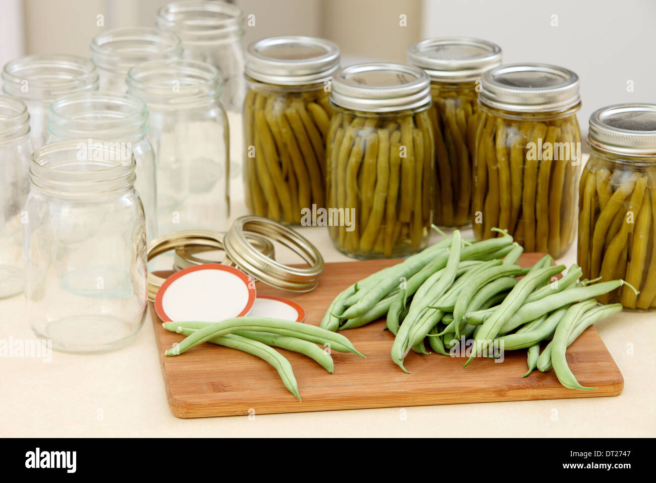 Un conserveur de la pression et des bouteilles pour préserver les haricots Banque D'Images