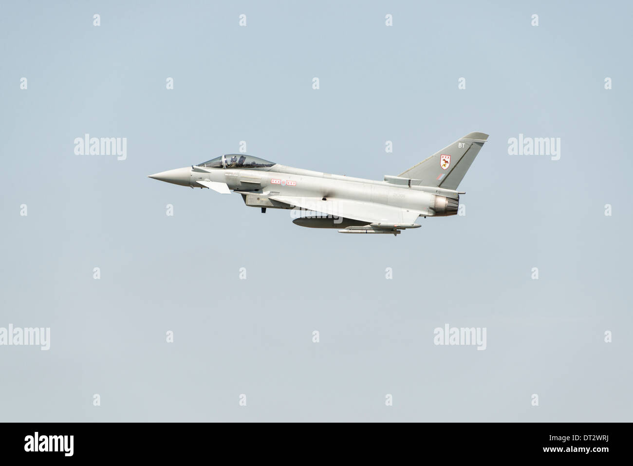British Royal Air Force Eurofighter Typhoon RGF4 multi role fighter jet t'affiche en 2013 Royal International Air Tattoo. Banque D'Images
