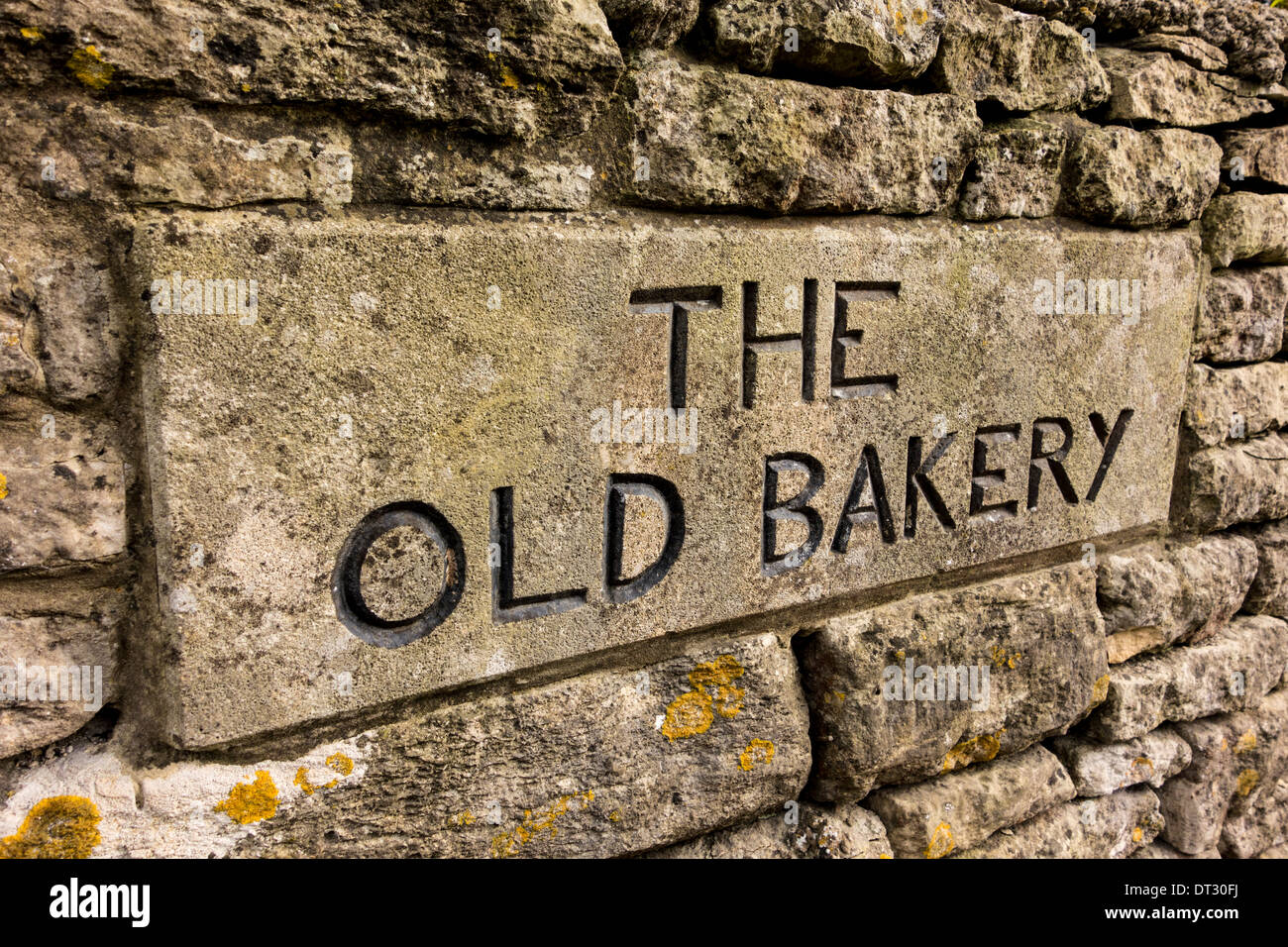 La vieille boulangerie plaque de pierre, Gloucestershire, Royaume-Uni Banque D'Images