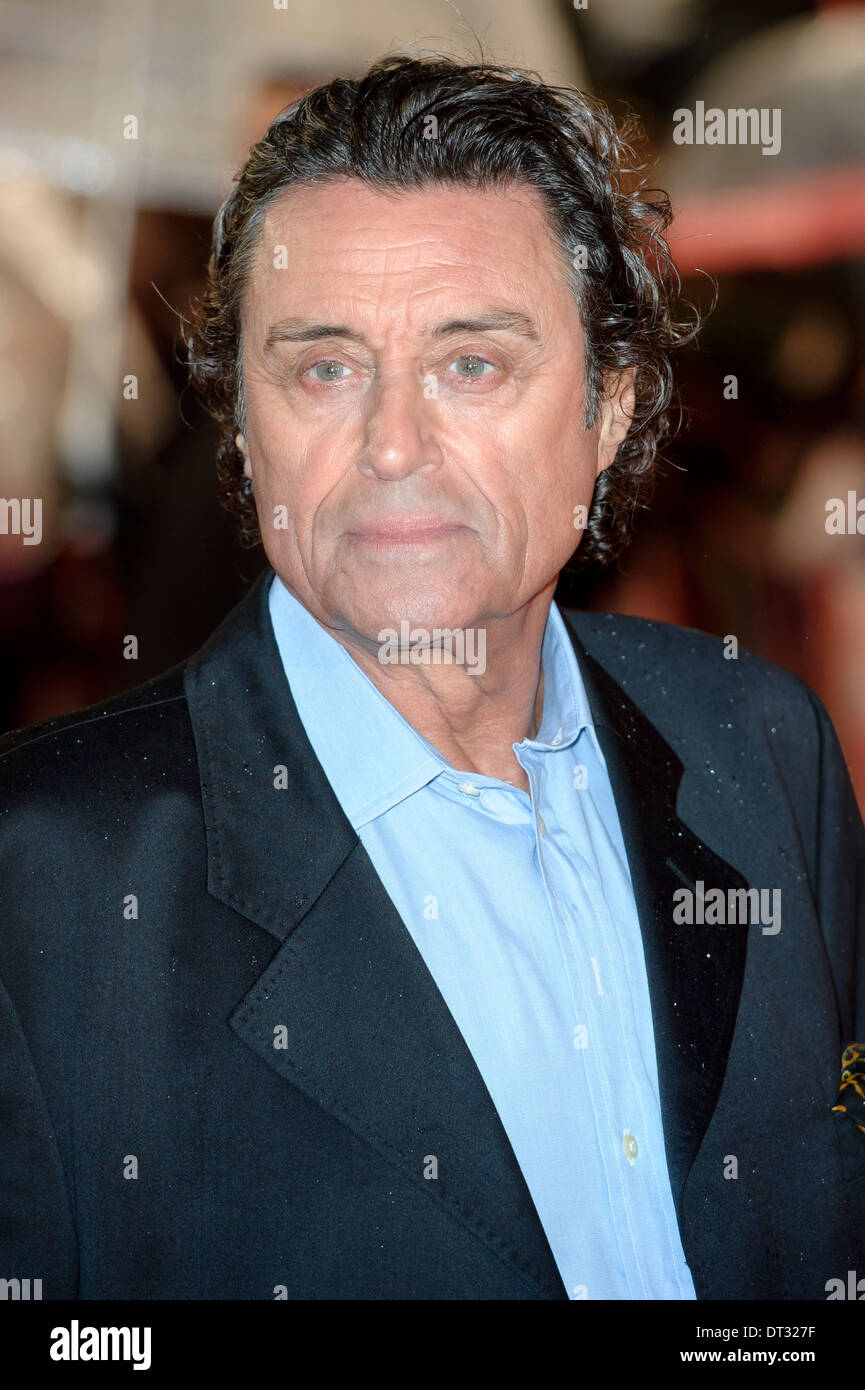 Ian McShane arrive pour la première mondiale de Fury cubain, dans un cinéma du centre de Londres, Londres. Banque D'Images