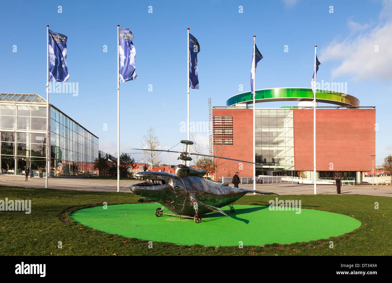 Aarhaus, Danemark. Le whalecopter en dehors du Kunstmuseum ou art museum, avec le "Skywalk" Banque D'Images