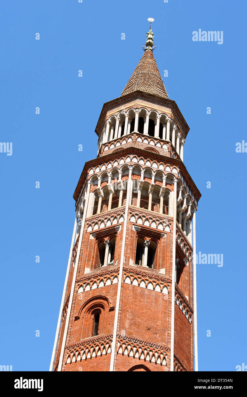 Détail de l'octogonale gothique clocher de Saint Gotthard de Hildesheim (église San Gottardo) au centre-ville de Milan, Italie Banque D'Images