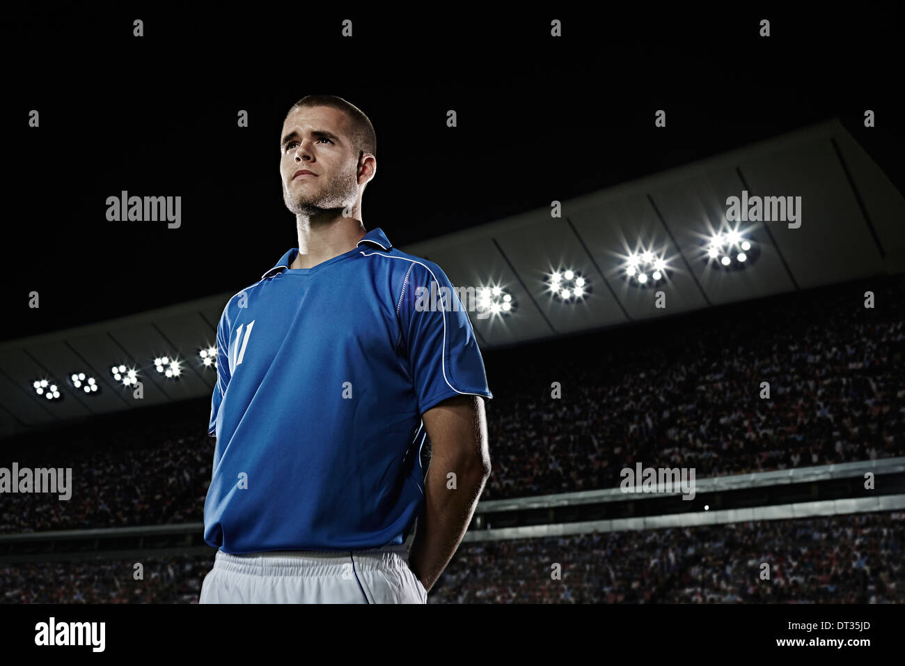 Soccer player standing in stadium Banque D'Images