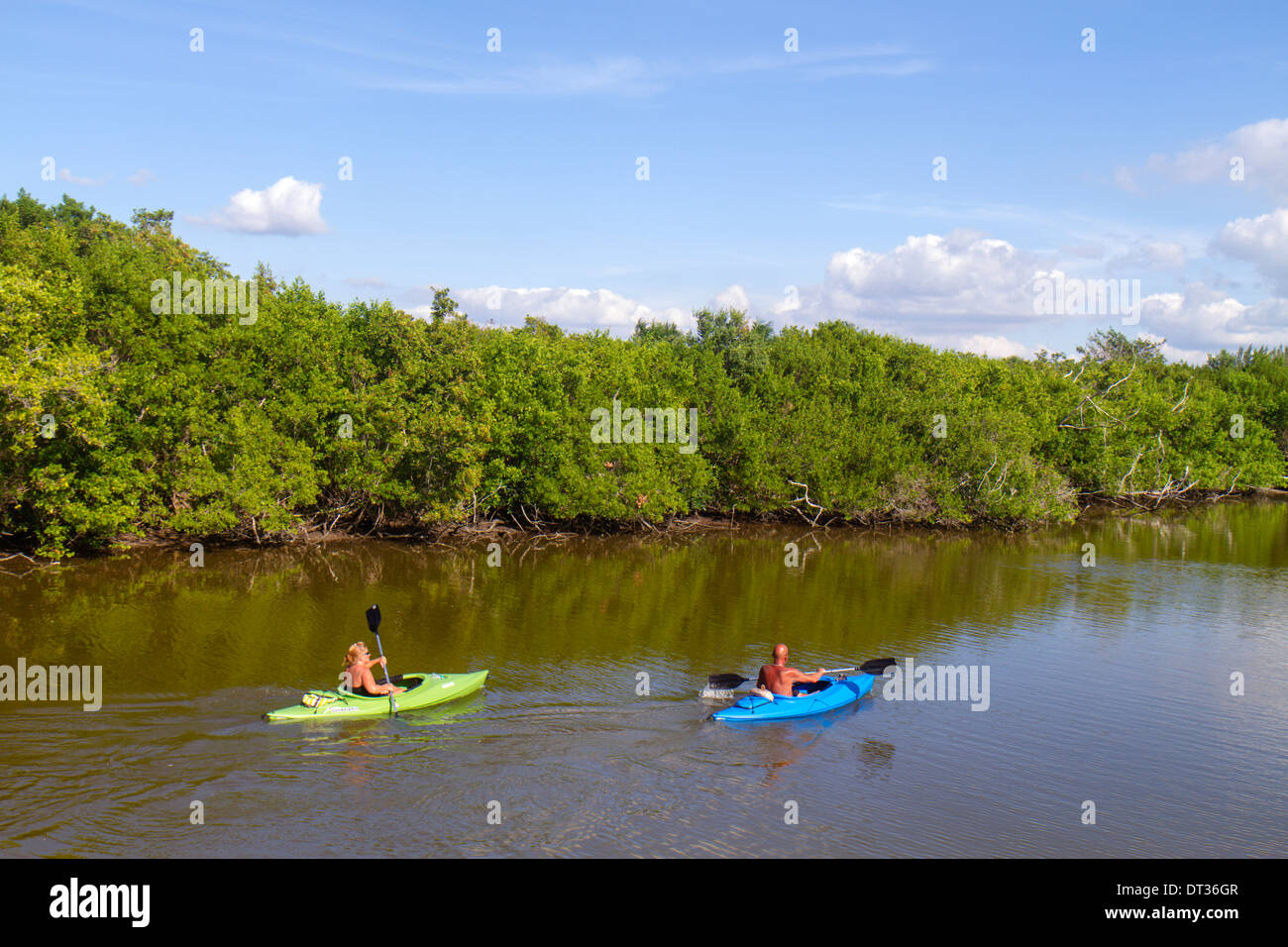 Florida Sanibel Barrier Island, J.N. JN Ding Darling National Wildlife refuge, adultes homme hommes hommes, femme femme femme dame, couple, kayaks, kayak, Banque D'Images