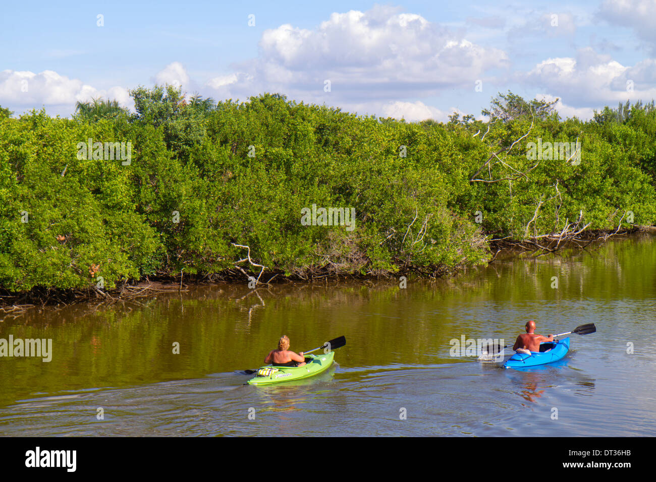 Florida Sanibel Barrier Island, J.N. JN Ding Darling National Wildlife refuge, adultes homme hommes hommes, femme femme femme dame, couple, kayaks, kayak, Banque D'Images