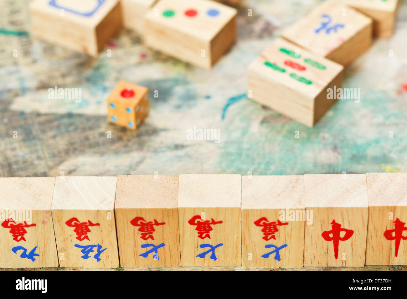 Tuiles en bois close up dans mahjong durung jouant tour Banque D'Images