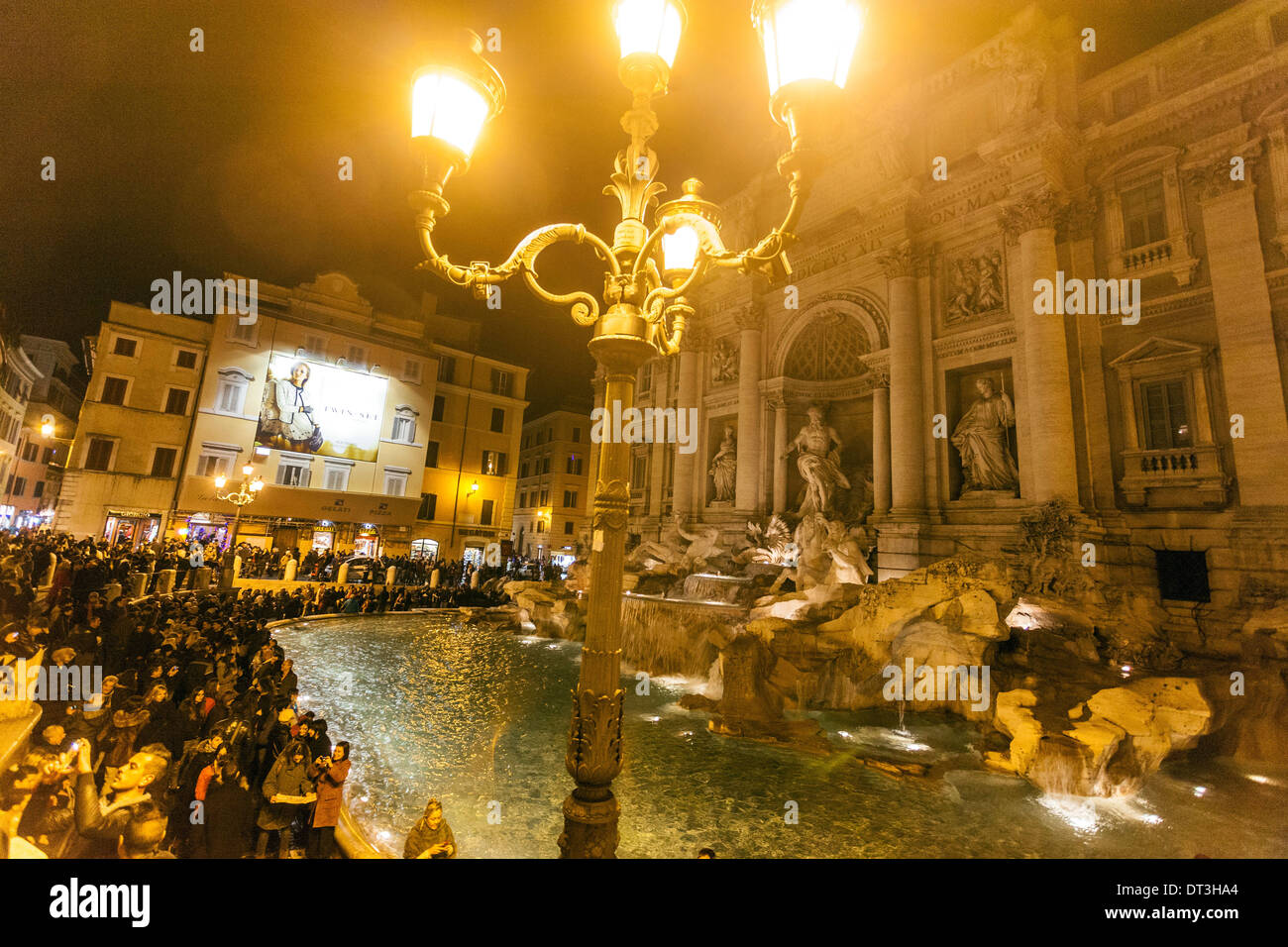 Fontana Di Trevi la nuit, Rome, Italie. Banque D'Images