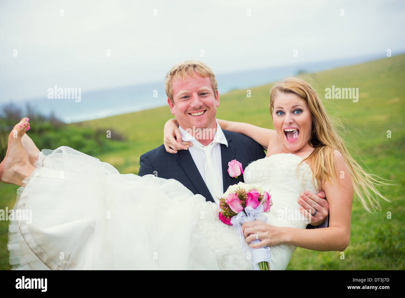 Wedding Couple, heureux mariés, profondeur de champ, l'accent sur bride Banque D'Images