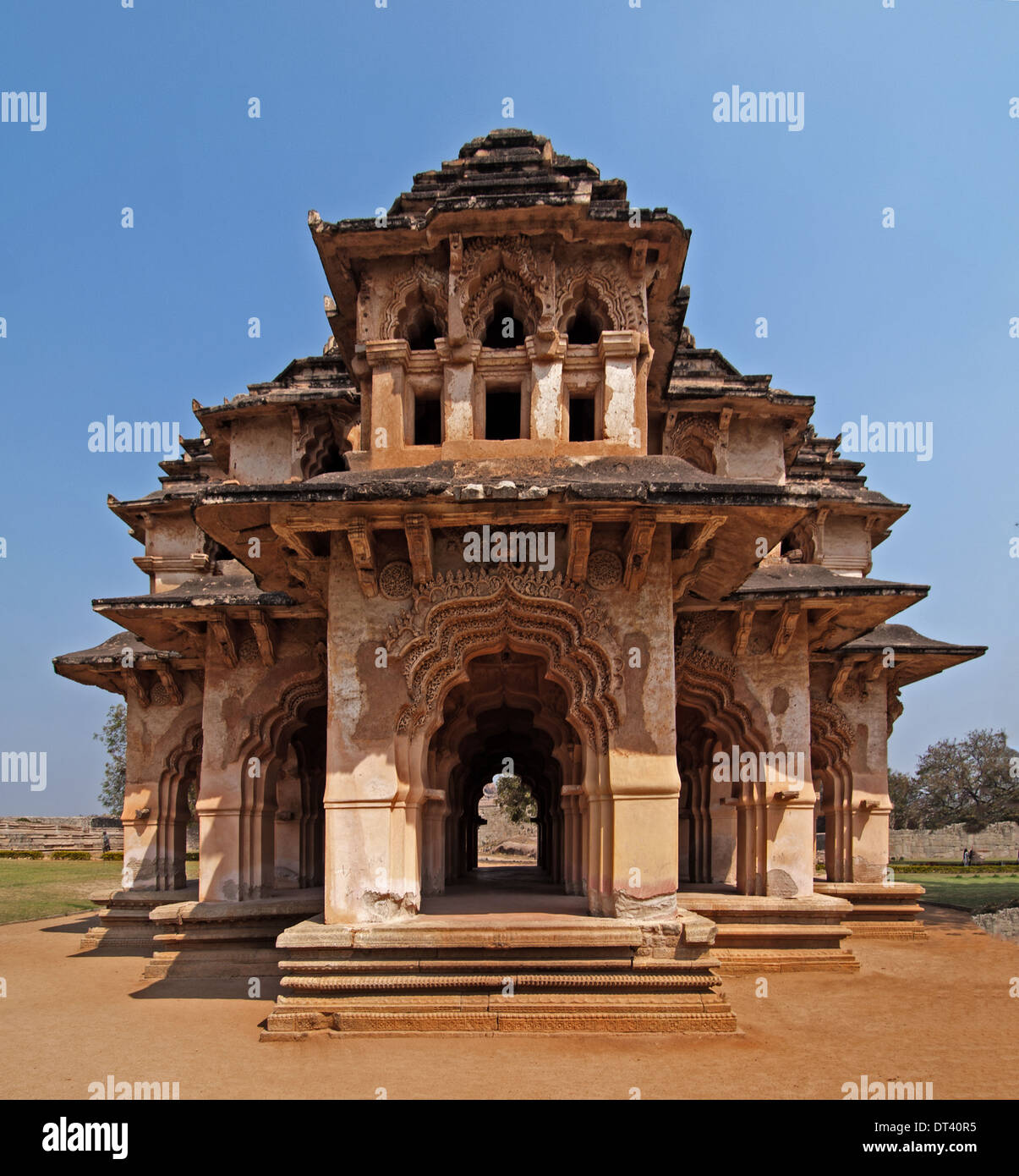 Une vue panoramique vertical de la 'grande' Lotus pavilion dans le palace trimestre Hampi, en Inde. Banque D'Images