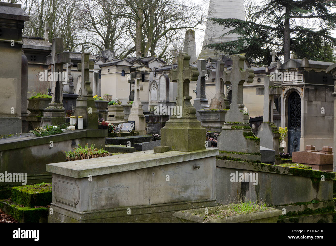 Vue sur le Père Lachaise, le plus grand cimetière de Paris, France Photo Stock Alamy