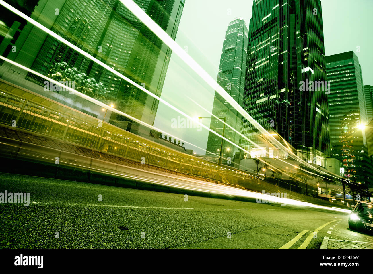 Fast Moving cars at night Banque D'Images
