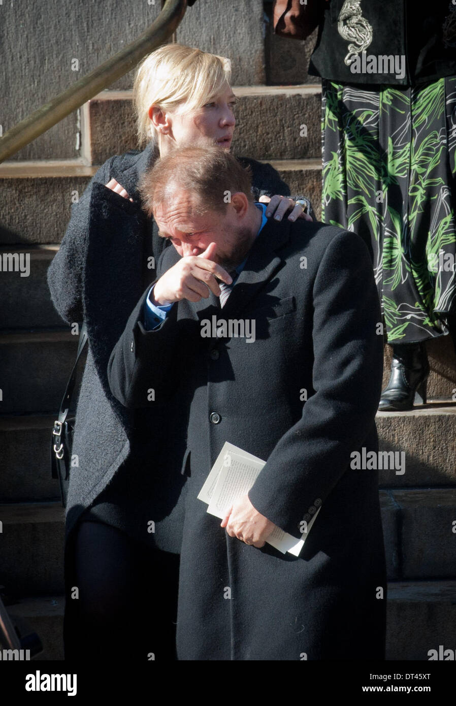 Manhattan, New York, USA. 7 Février, 2014. CATE BLANCHETT et son mari ANDREW UPTON, à la suite des funérailles de Philip Seymour Hoffman à Saint Ignace de Loyola, l'Église, 7 février 2014. Credit : Bryan Smith/ZUMAPRESS.com/Alamy Live News Banque D'Images