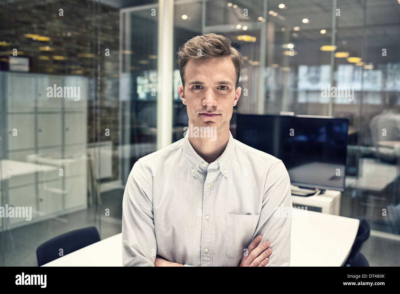 L'homme d'affaires Salle de réunion l'environnement noir Banque D'Images