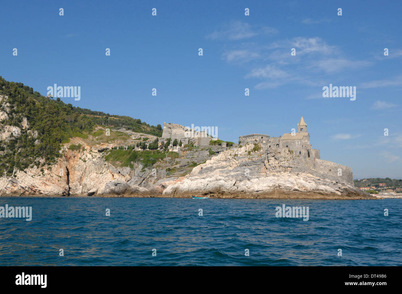 Vue sur l'église San Pietro à Portovenere, Ligurie Banque D'Images